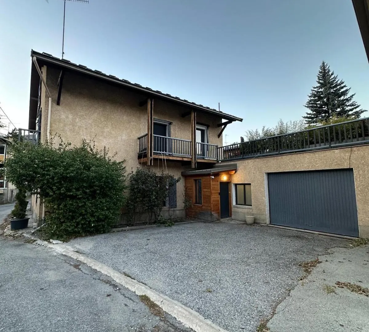 Bed and Breakfast Papillon 05 à Briançon 0*,